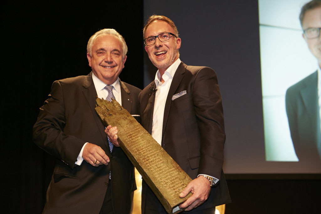 Samuel Tual - Groupe Actual - Remise Prix du Manager de l'année Mayenne DCF