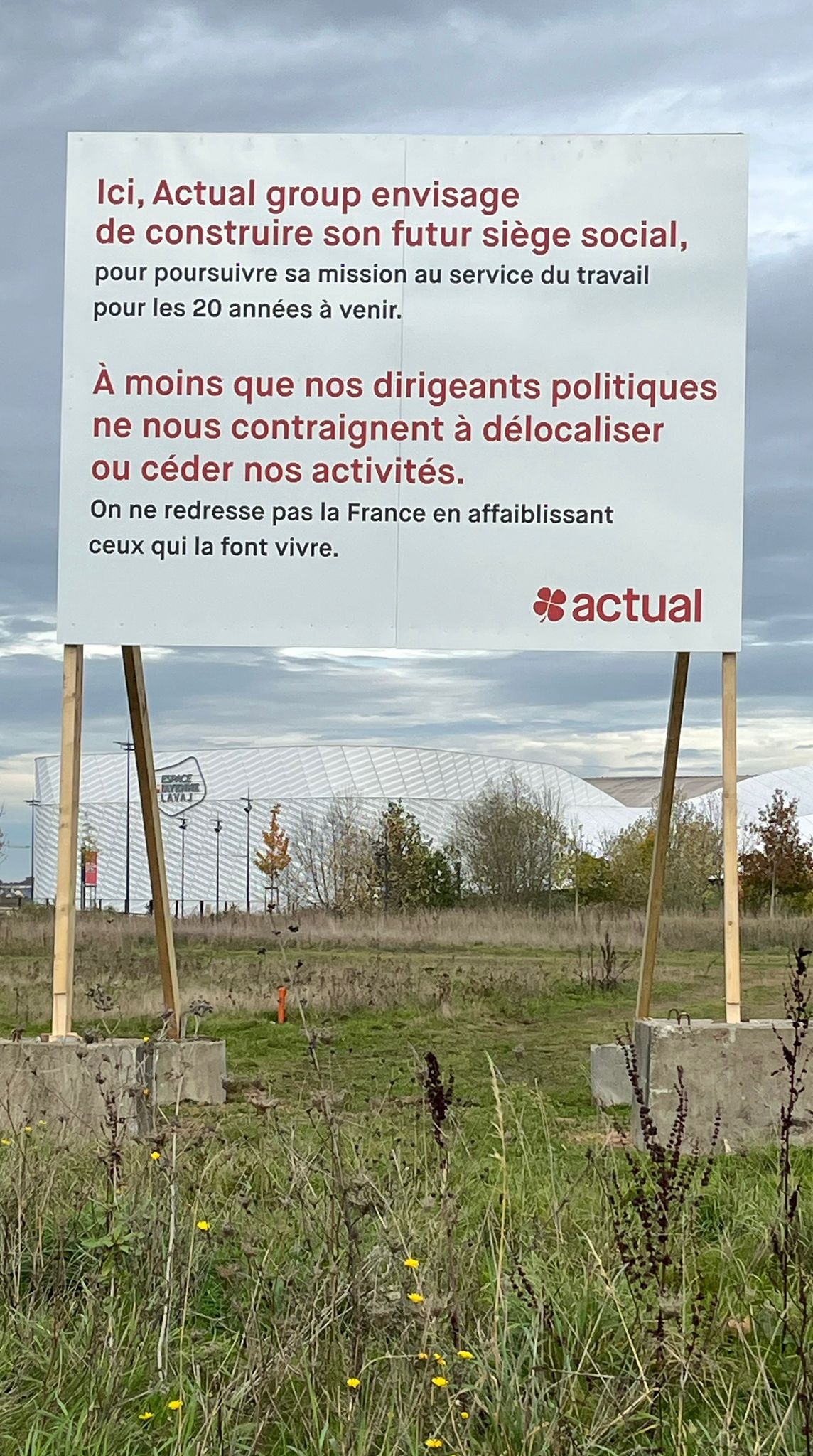 Panneau tirant la sonnette d'alarme